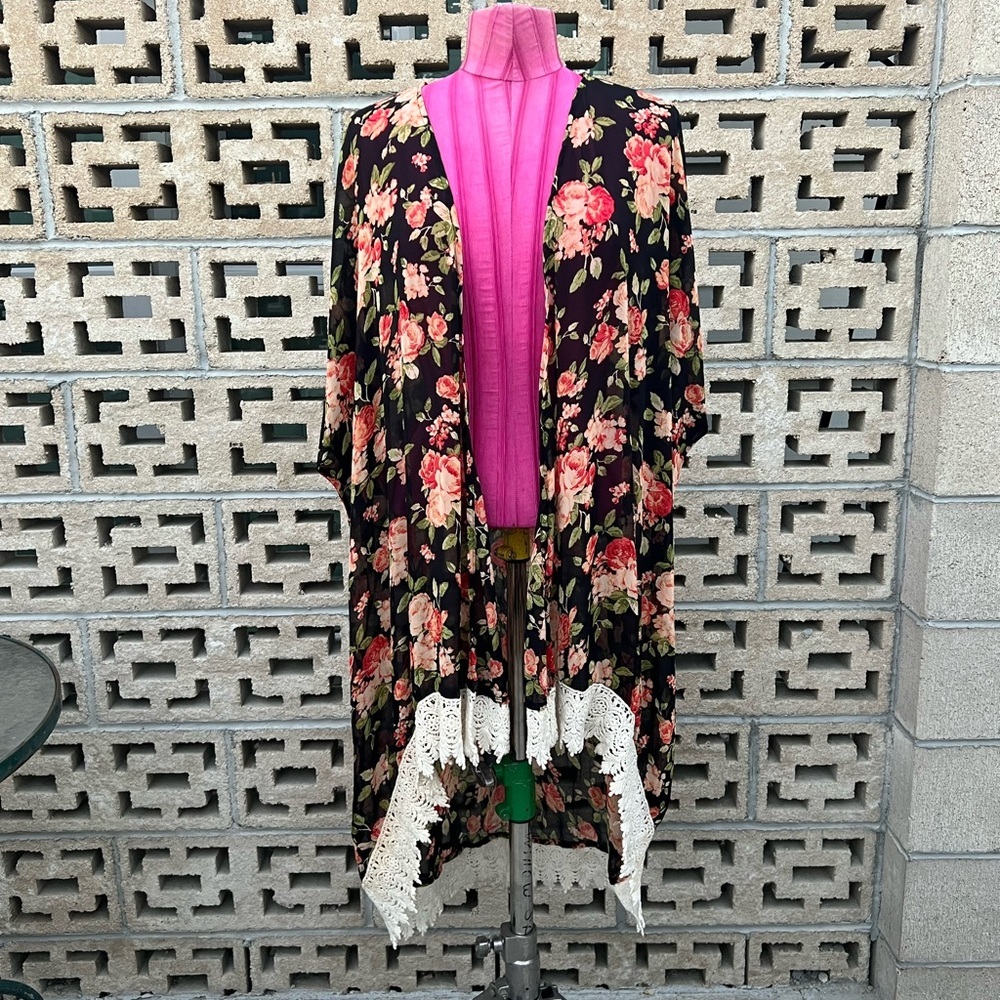 Vintage Flowery Kimono. One size